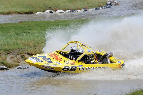 Leading the competition in to this weekend's second round of the Jetpro Jetsprint championship to be held near Gisborne, Wanganui's Leighton and Kellie Minnell have a narrow one point margin in the Suzuki Superboat category.